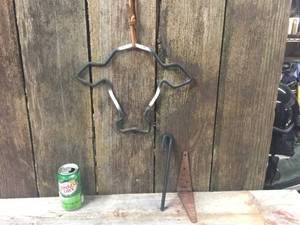 lot 13 image: Iron Cow Dinner Bell