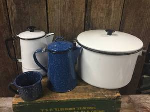 lot 15 image: Vintage GraniteEnamel Ware