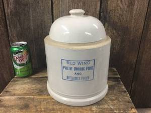 lot 29 image: Red Wing Poultry Drinking Fount and Buttermilk Feeder
