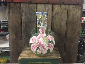 lot 35 image: Vintage Oriental Hand Painted Dragon Vase