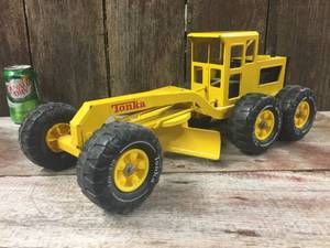 lot 42 image: Vintage Large Tonka Yellow Road Grader