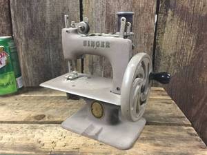 lot 52 image: Vintage Singer Sewhandy ToyChilds Sewing Machine