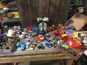 lot 53 image: Group Vintage 1980s Transformers & Accessories