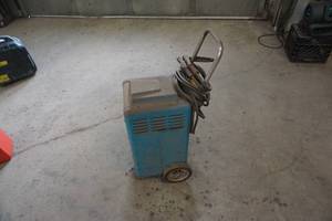 Associated Model 6001 Commercial Battery Charger