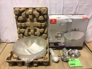 Lot of 2 Light Bulbs Customer Returns See Pictures