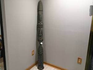 lot 982 image: Pier 1 Imports Fulani Mask Man (totem pole styled decor)