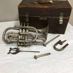 lot 1002 image: Antique Cornet