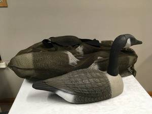 lot 1021 image: Goose Decoy Bundle
