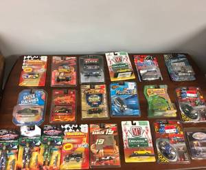 lot 1056 image: Lot of 16 CollectorToy Cars, Motorcycle, Action Figures