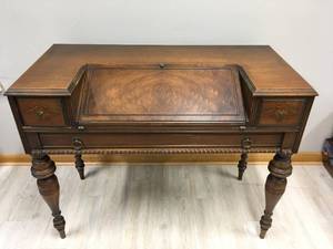 lot 902 image: Maple Antique Secretary Desk