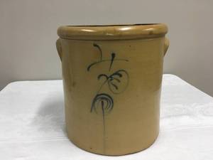 lot 906 image: Vintage Red Wing 4 gal.Crock Pot