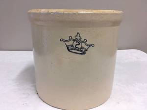 lot 907 image: Vintage Blue Crown 2 gallon Crock Pot