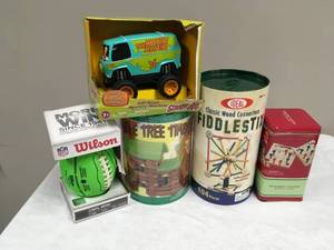 lot 955 image: Toy & Board game lot 2