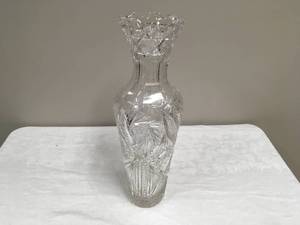 lot 951 image: Crystal Vase