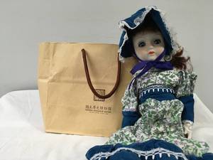 lot 314 image: Doll, Plate & Mail holder