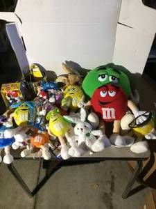 Box of M&M items