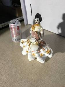 Sea shell girl