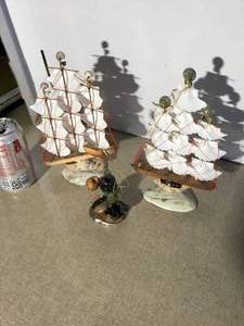 Fisherman and 2 boat made of shells