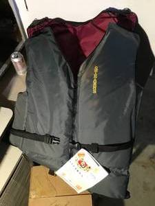 Sterns life jacket 4-7X With tags New