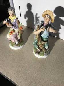 2 figurines