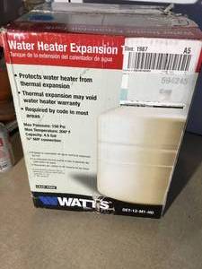 Watts 4.5 gallon water heater expansion tank NEW