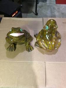 2 ceramic frogs