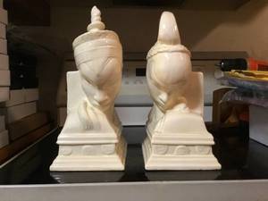 2 ceramic book ends