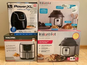 4 Air Fryers (Customer Returns)
