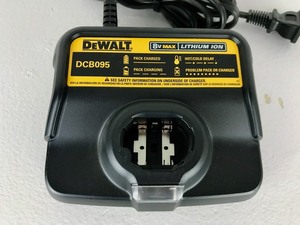 Dewalt - 8v Battery Charger