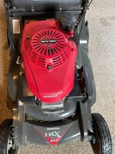 lot 116 image: Honda HRX 217 Electric Start Self Propelled Lawn Mower