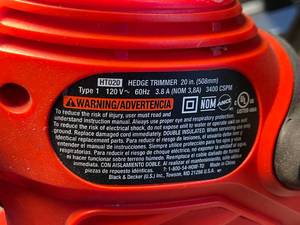 lot 118 image: Black and Decker 20 Inch Electric Hedge Trimmer