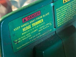 lot 152 image: Weed Eater 14 Inch Hedge Trimmer
