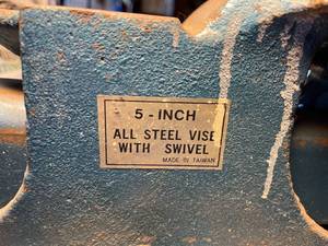 lot 162 image: 5 Inch All Steel Swiveling Bench Vise