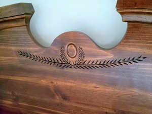 lot 7 image: Queen Headboard
