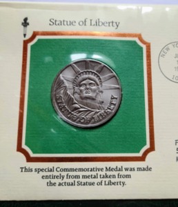 lot 17 image: Statue of Liberty Commemorative Medal