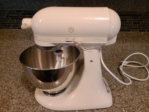 lot 34 image: KitchenAid Mixer