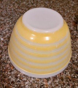 lot 35 image: Pair of Pyrex Mixing Bowls