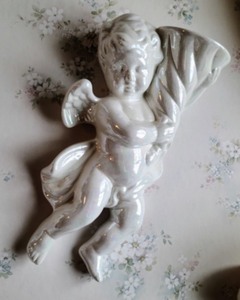 lot 170 image: Vintage Ceramic Wall Decor