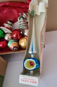 lot 175 image: Vintage Christmas Ornaments