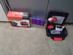 New Toolman 20 volt 14impact driver with battery, charger & bits. Was a show display. As shown.