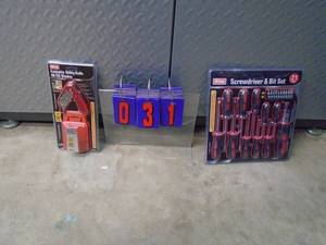 Package of screwdrivers & utility knife with blades. As shown.