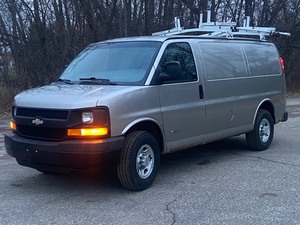 lot 3 image: 2003 Chevrolet Express 3500 Contractors Cargo Van