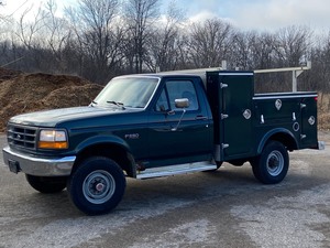 lot 2 image: 1994 Ford F.250 XL Contractors Service Truck