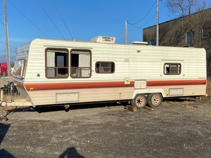 lot 5 image: 1984 Fleetwood Cimarron Bumper-Pull Travel Trailer