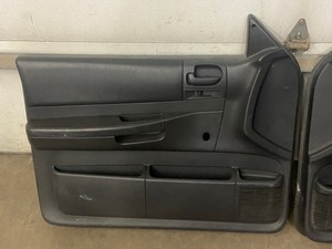 lot 17 image: Set Of Dodge Dakota Truck Interior Door Panels