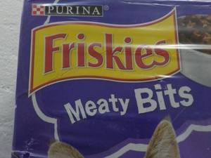 lot 166 image: Purina Friskies Cat Food...