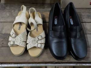 lot 189 image: 2 Pair Womens Shoes 6 12 and 8 1...