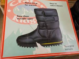 lot 190 image: Size 4 Boots...