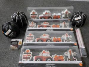 lot 211 image: Halloween Decor