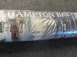 lot 233 image: Hampton Bay 5 ft x 7 ft IndoorOutd...